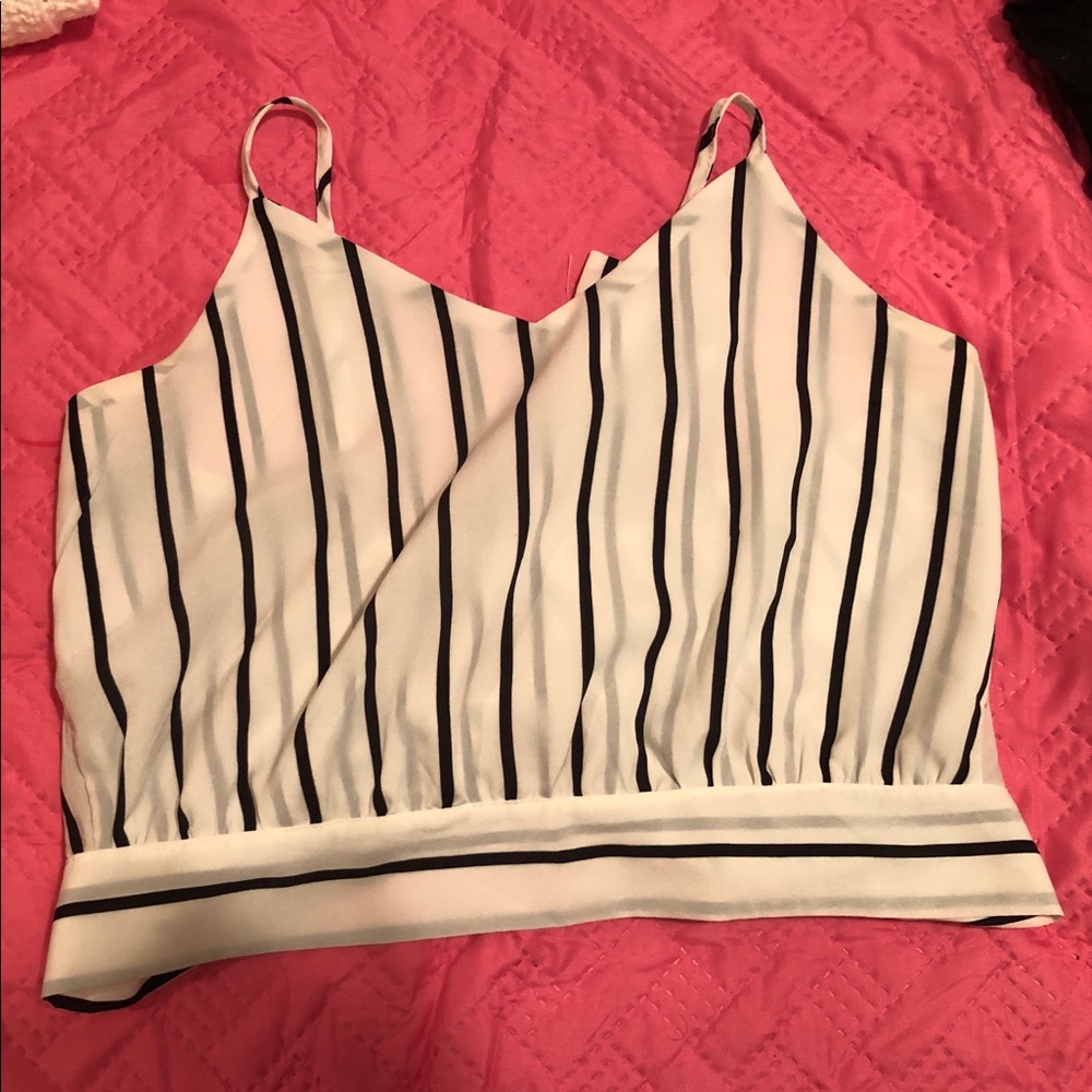 White and black crop stop